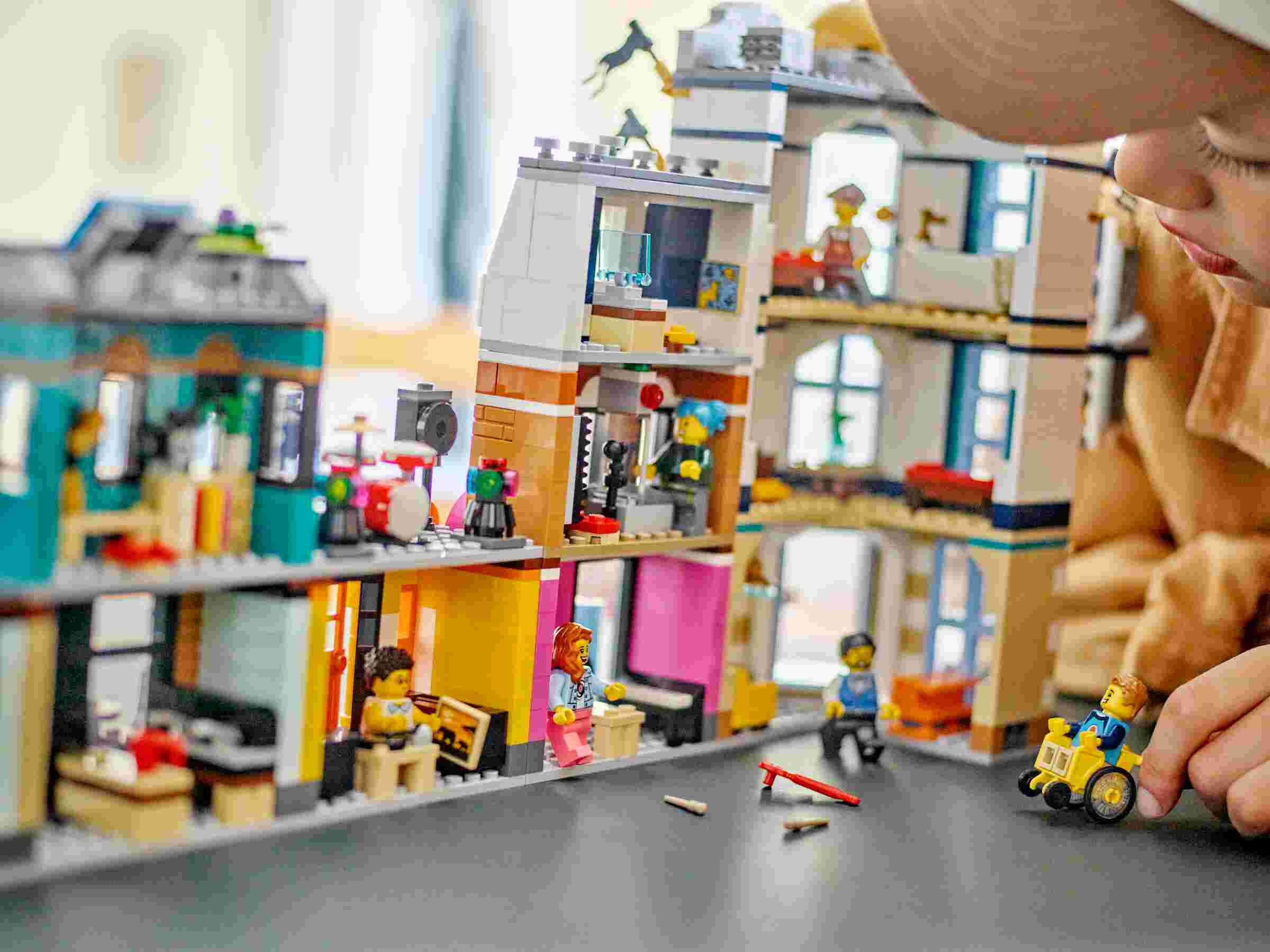 LEGO 31141 Creator 3-in-1 Hauptstraße, Art-déco-Hochhaus oder Einkaufsarkade