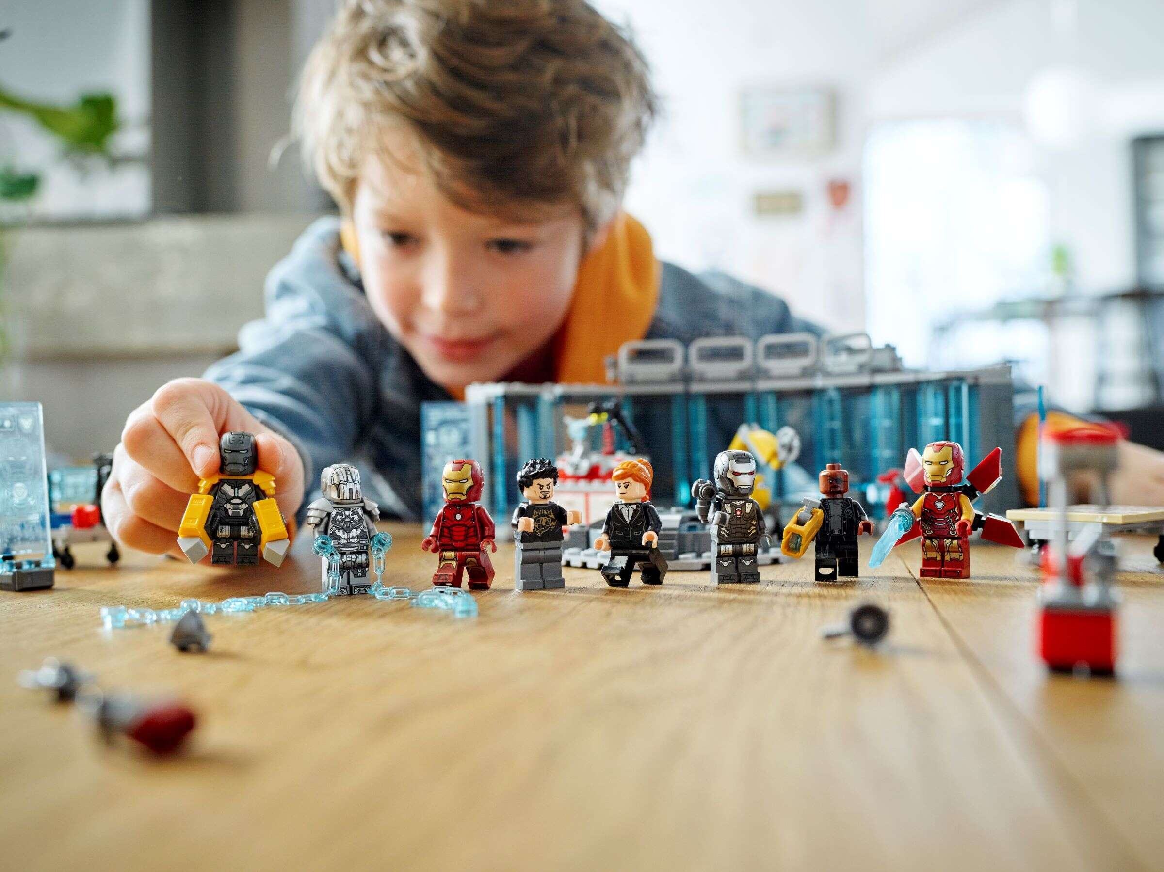 LEGO 76216 Marvel Iron Mans Werkstatt mit Anzügen, Spielzeug zum Bauen