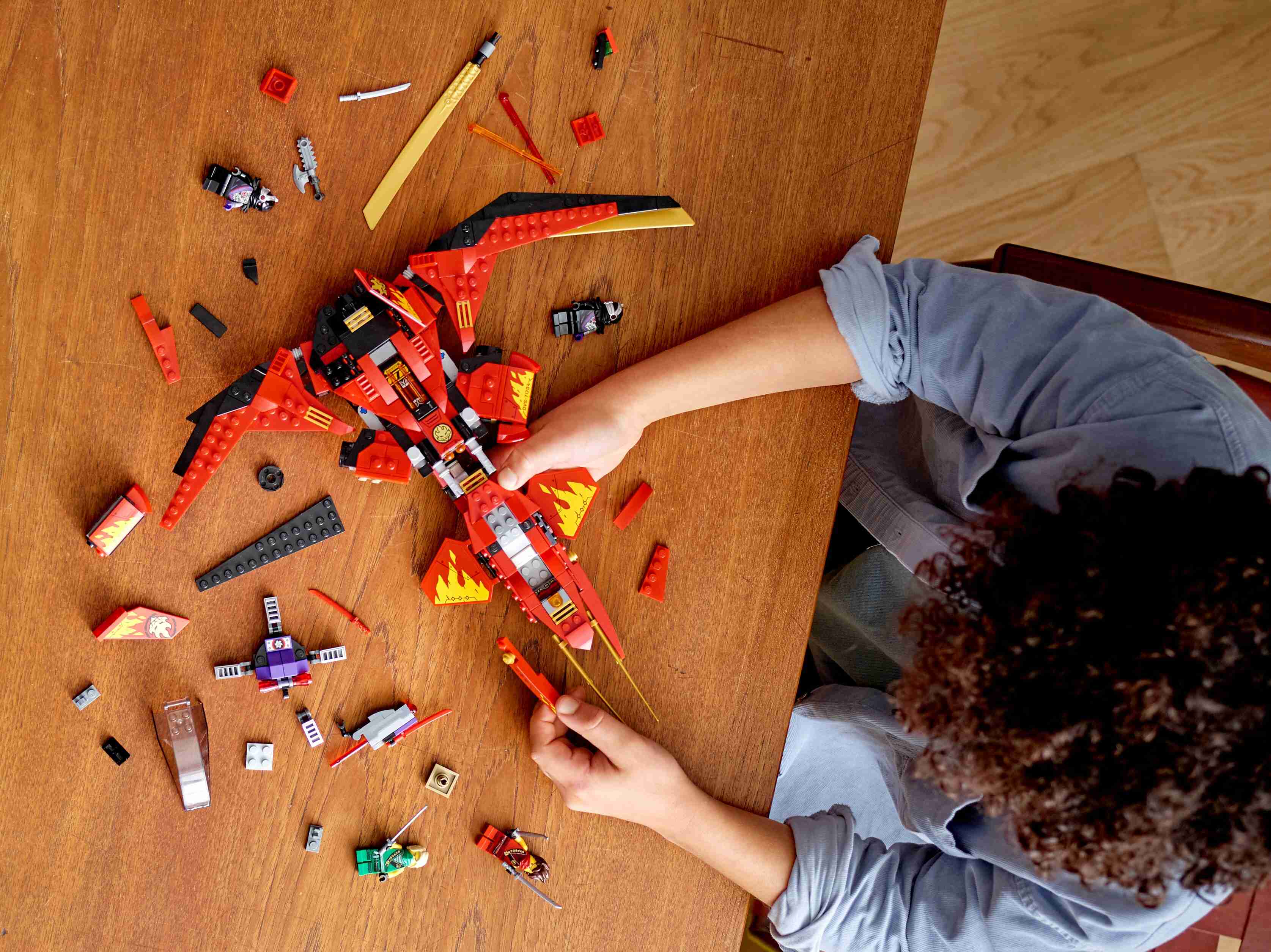LEGO 71704 NINJAGO Legacy Kais Super-Jet Spielset + Nindroid-Jäger Actionfiguren