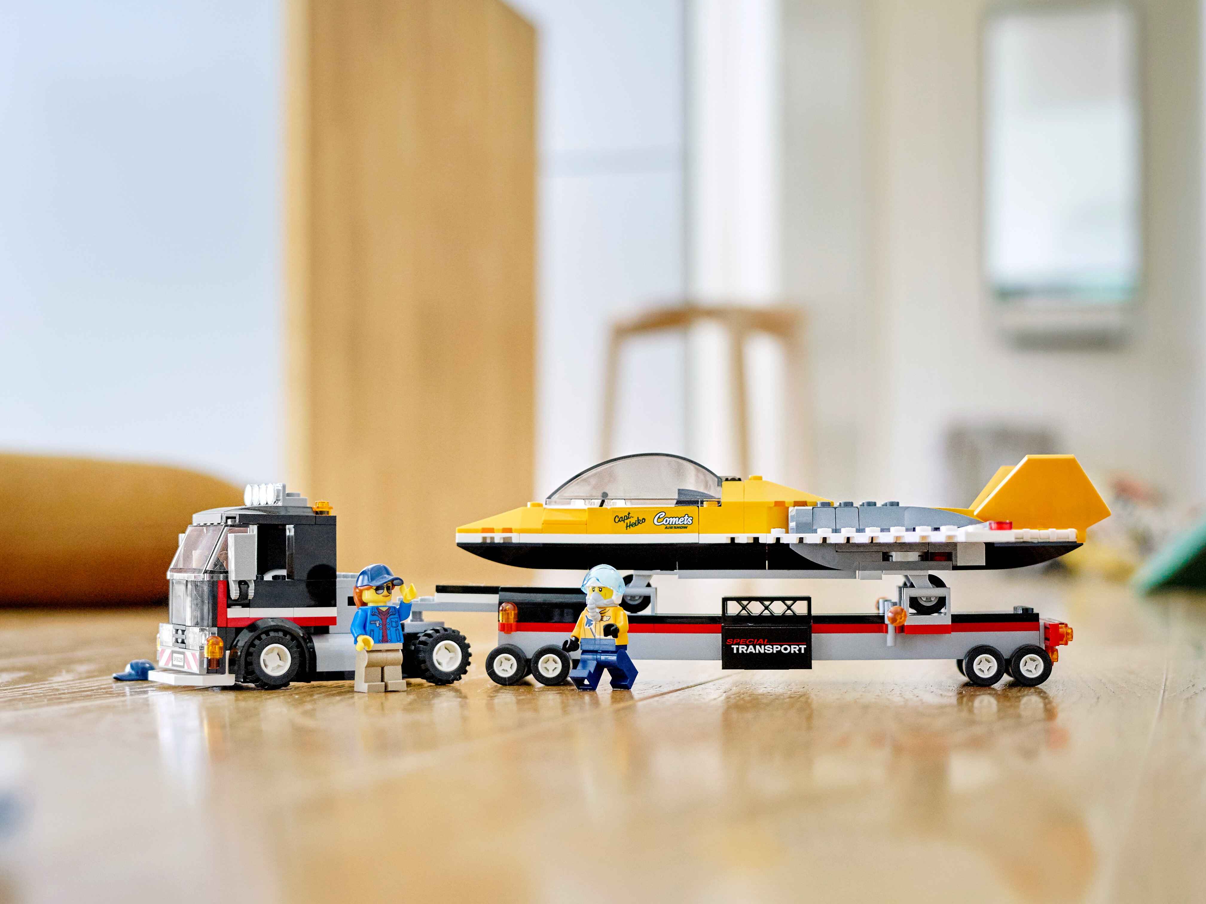 LEGO 60289 City Flugshow-Jet-Transporter mit Anhänger + 2 Minifiguren