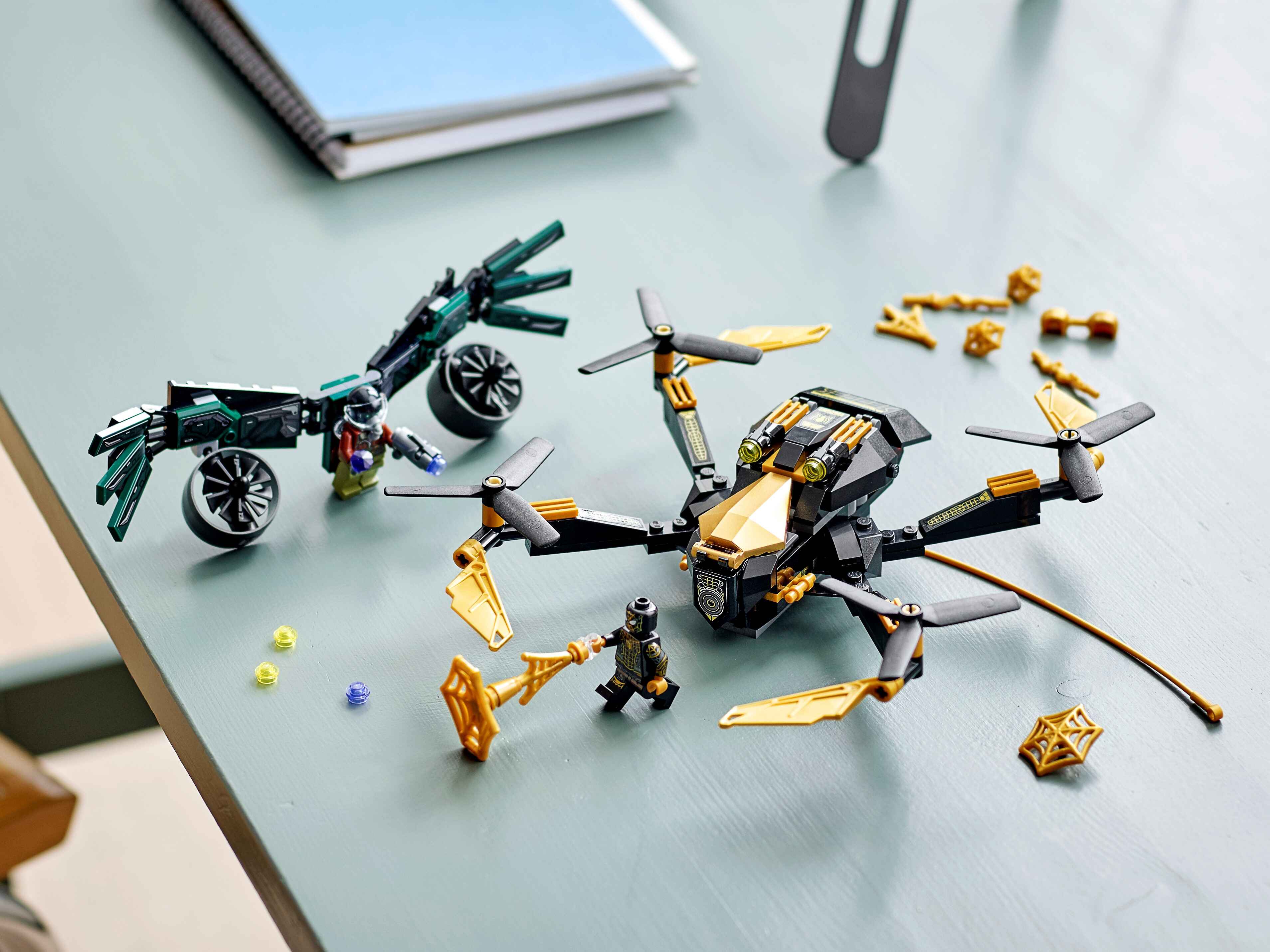 LEGO 76195 Marvel Spider-Mans Drohnenduell, 2 Minifiguren