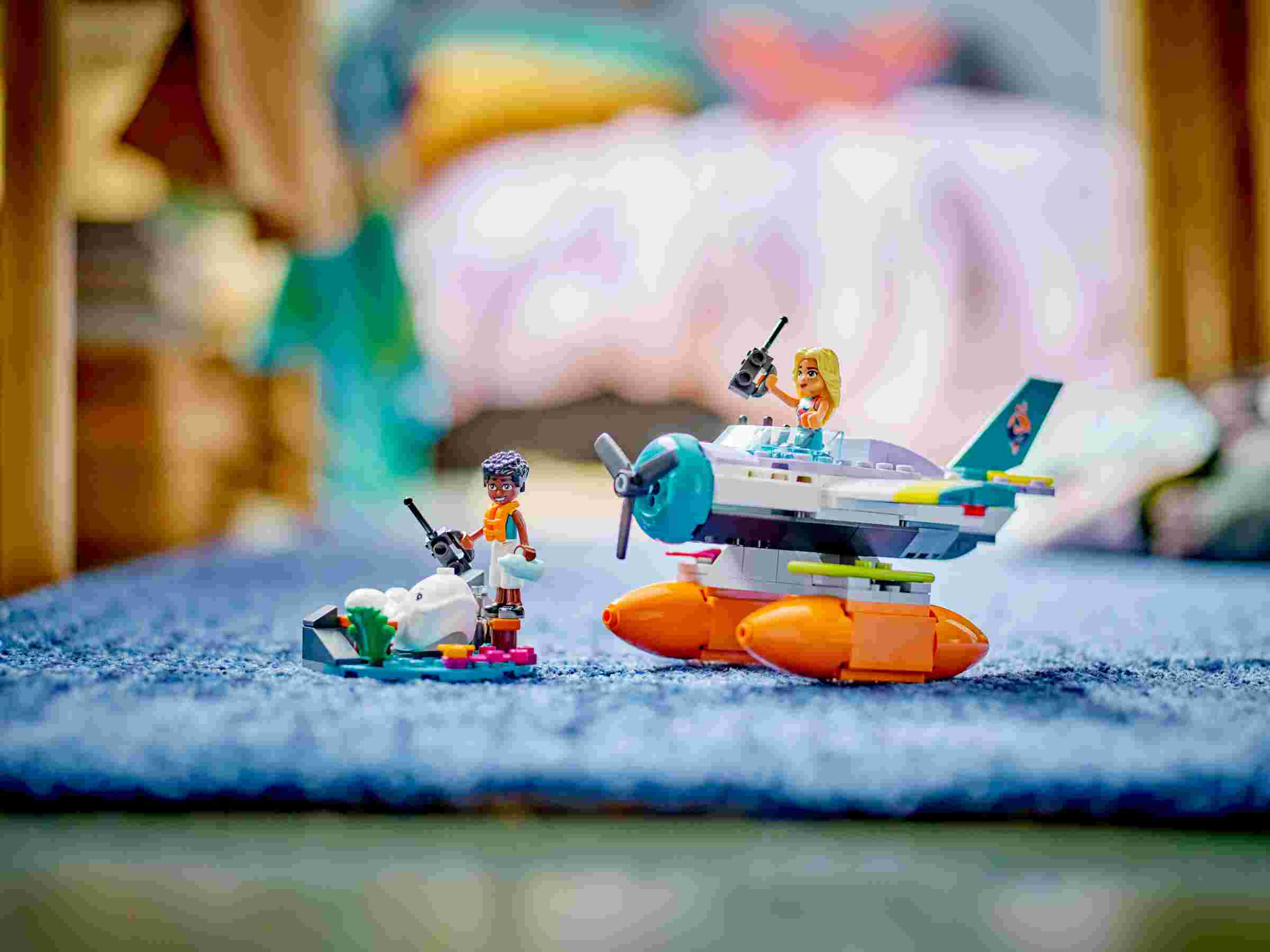 LEGO 41752 Friends Seerettungsflugzeug, 2 Spielfiguren, Wal
