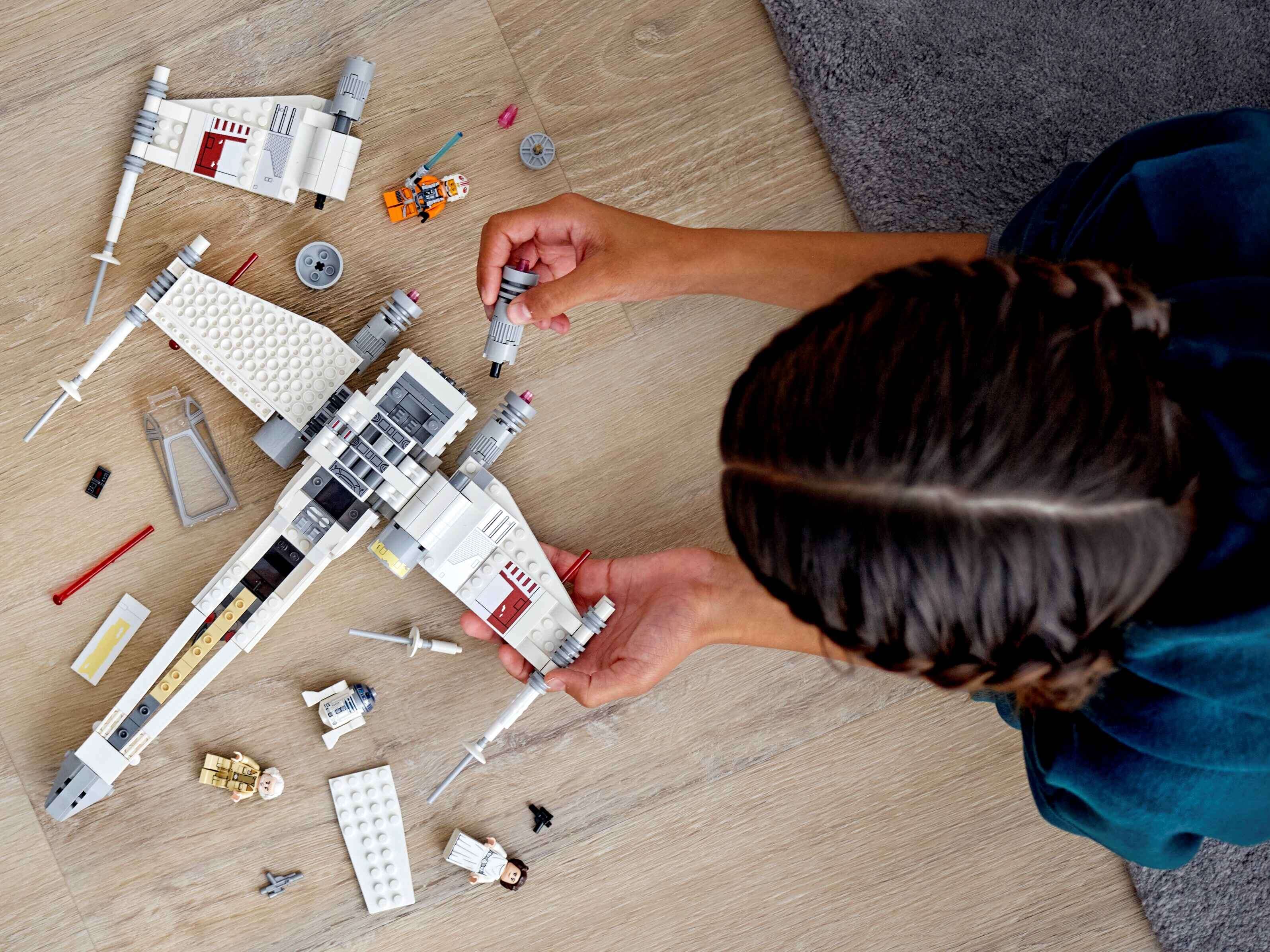 LEGO 75301 Star Wars Luke Skywalkers X-Wing Fighter, 3 Minifiguren, R2-D2