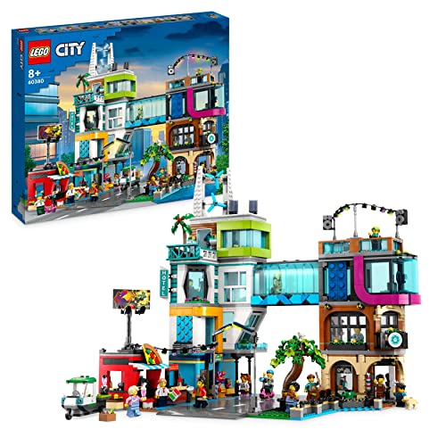 LEGO 60380 City Stadtzentrum, 14 Spielfiguren, vielseitige Zimmermodule