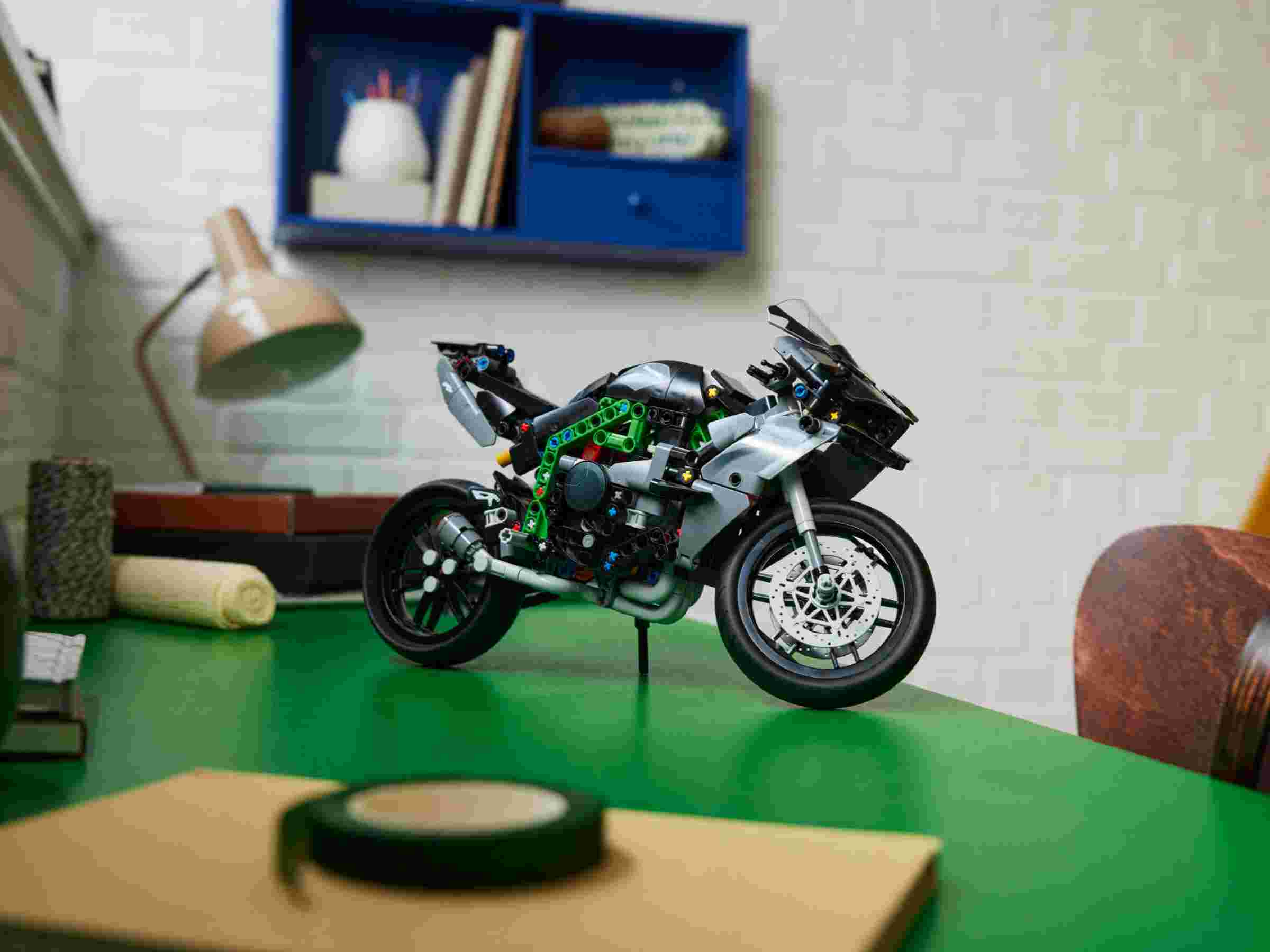 LEGO 42170 Technic Kawasaki Ninja H2R Motorrad, authentische Details