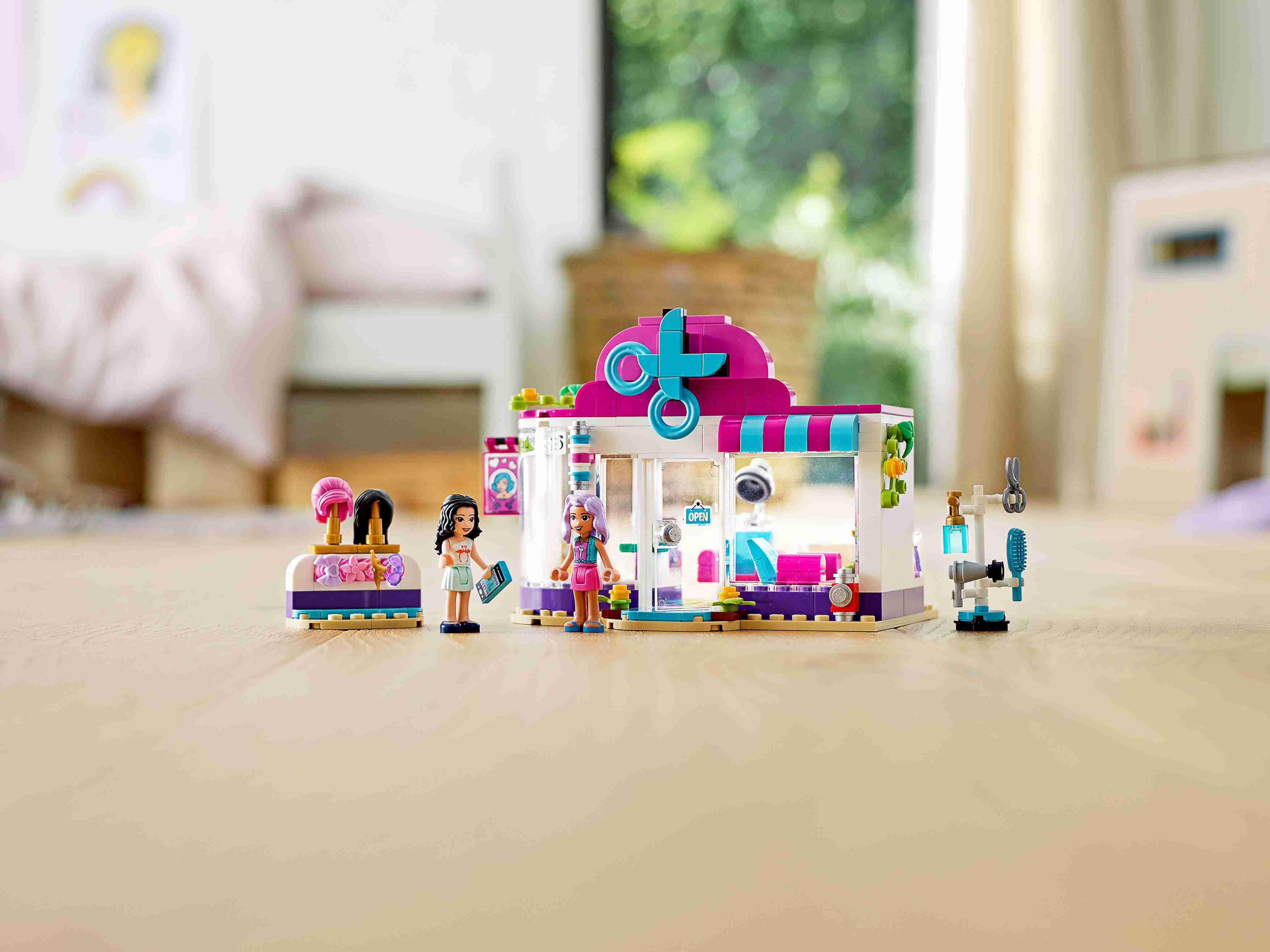 LEGO 41391 Friends Friseursalon von Heartlake City Set mit Mini Puppe Emma