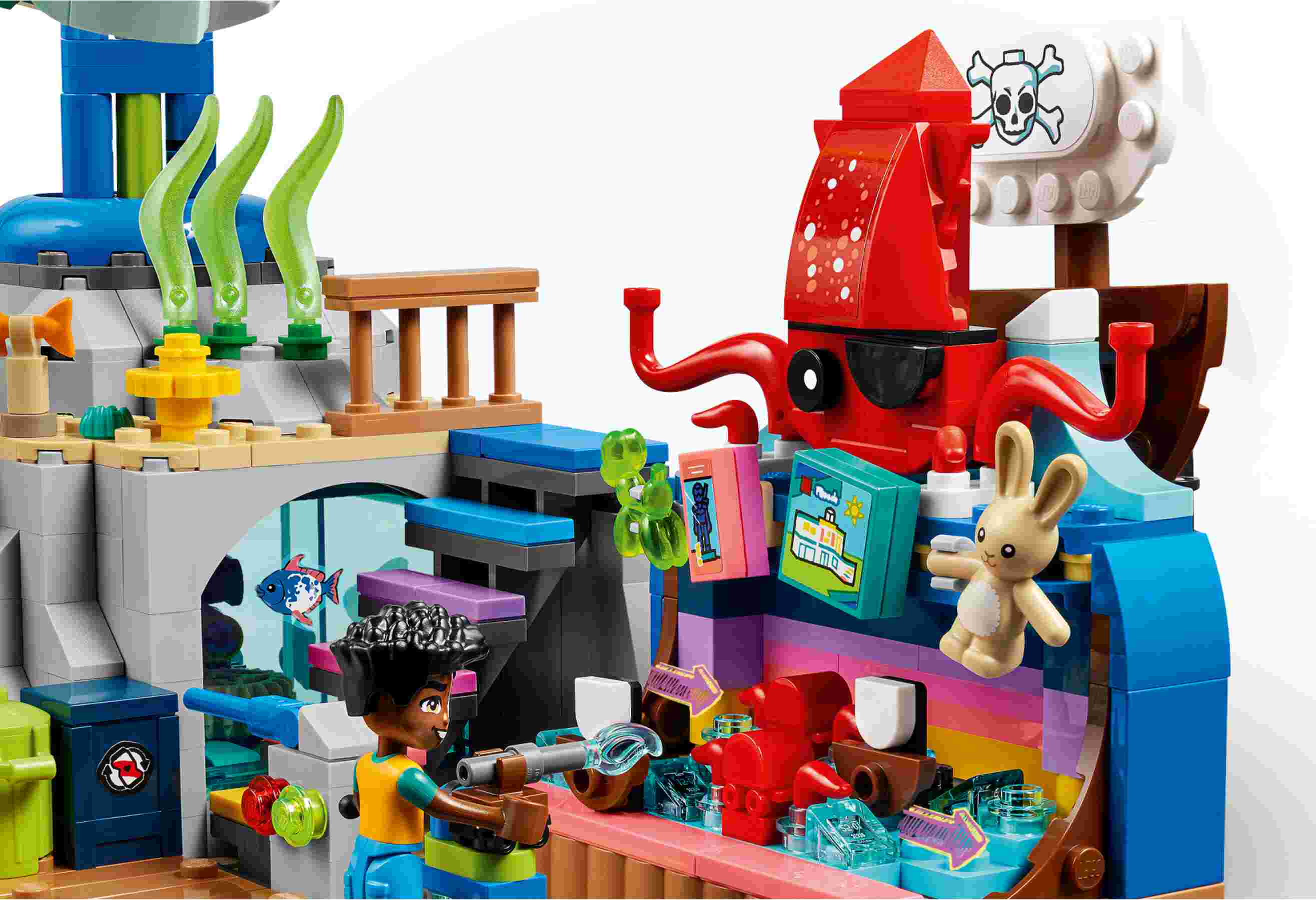 LEGO 41737 Friends Strand-Erlebnispark, 4 Spielfiguren, Karussell, Schießbude