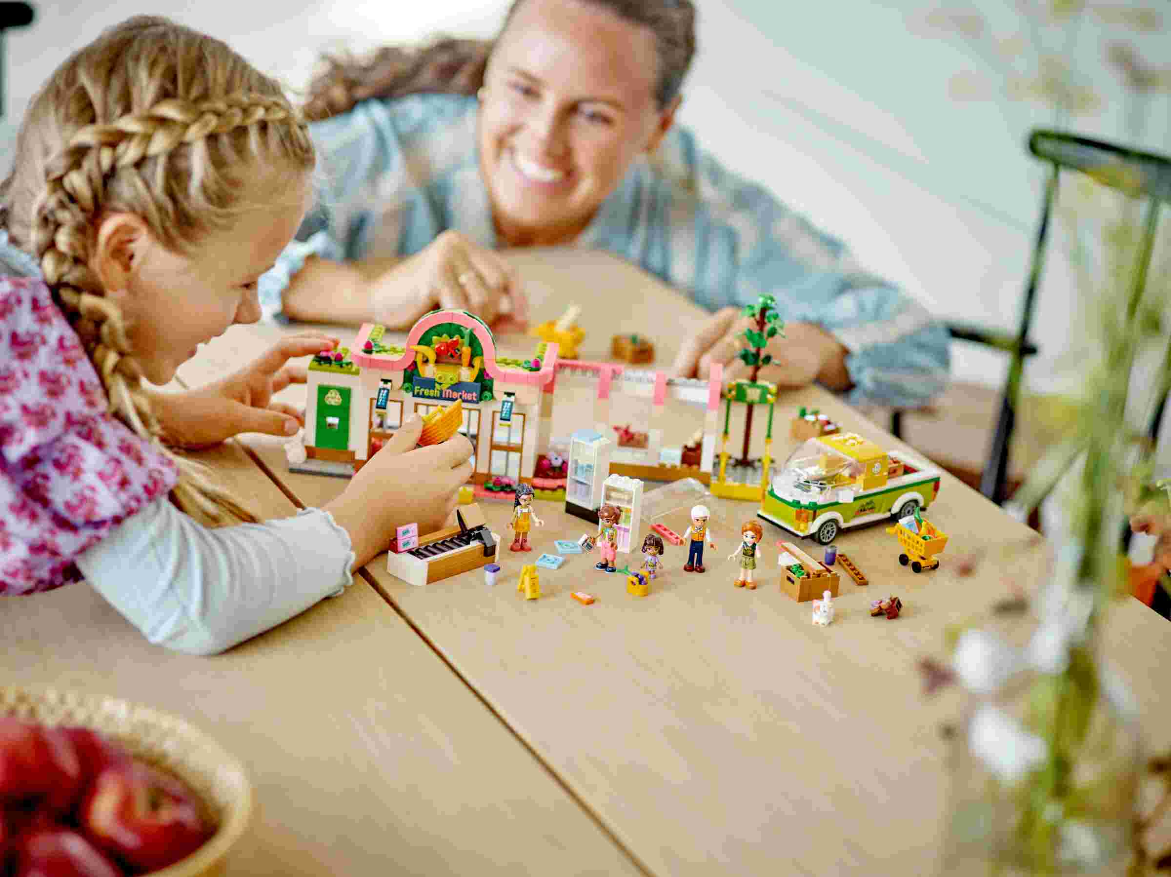 LEGO 41729 Friends Bio-Laden, 4 Spielfiguren, Schwester Alba und Katze Churro