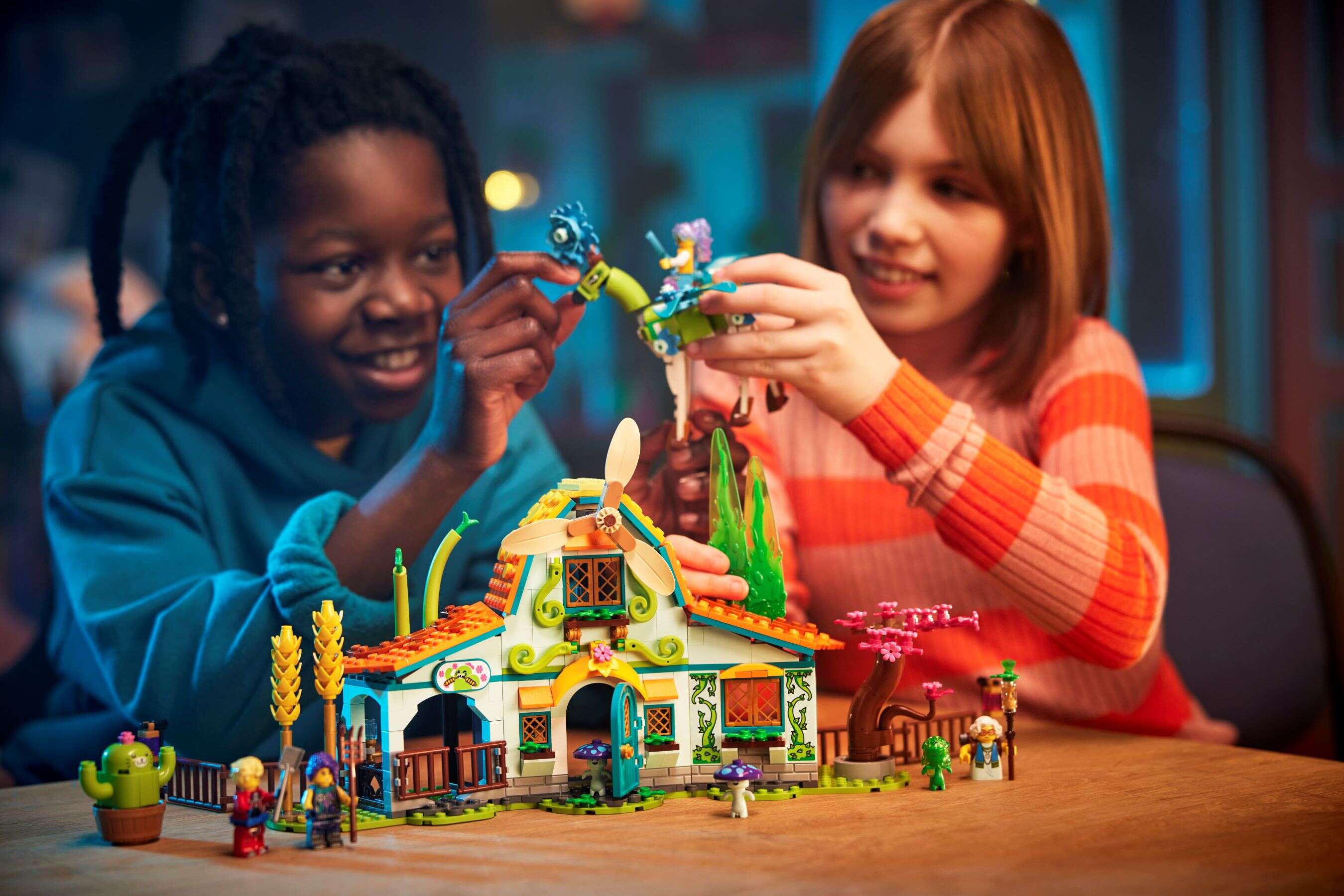 LEGO 71459 DREAMZzz Stall der Traumwesen, 2 Baumöglichkeiten, 4 Minifiguren