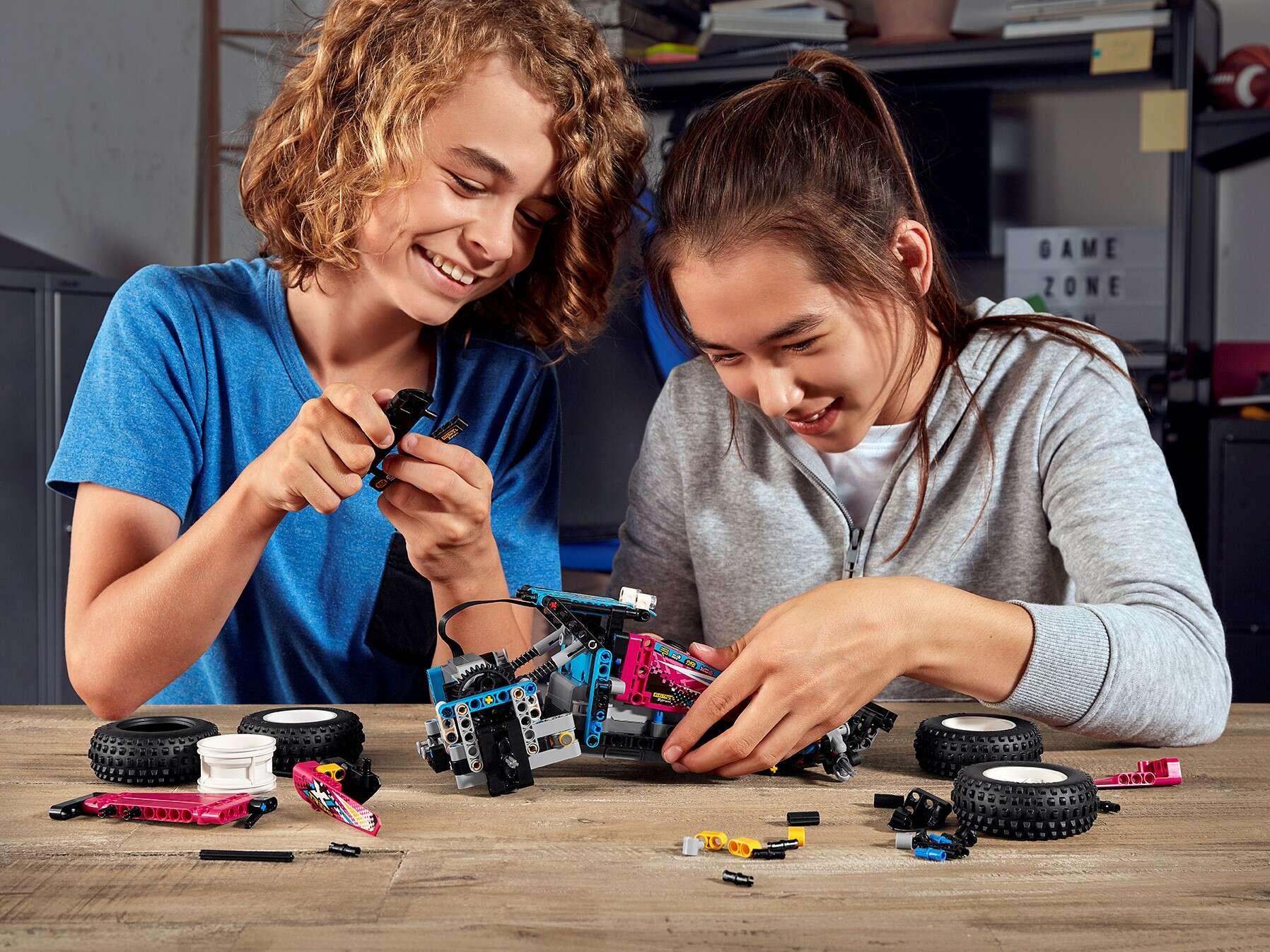 LEGO 42124 Technic Control+ Geländewagen, ferngesteuertes Offroad-Auto RC Buggy 