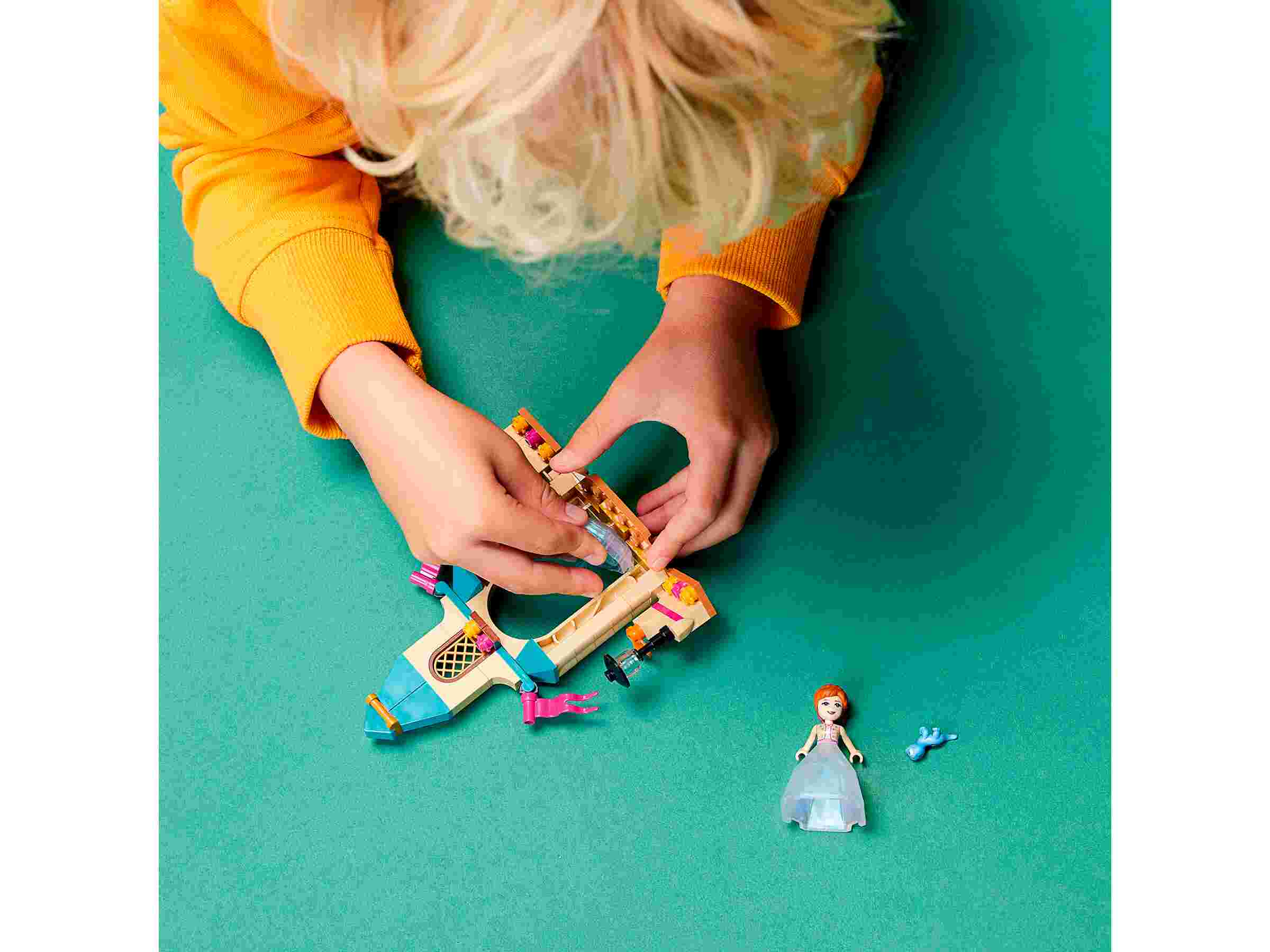 LEGO 43198 Disney Annas Schlosshof, aus Die Eiskönigin 2, Diamantkleid