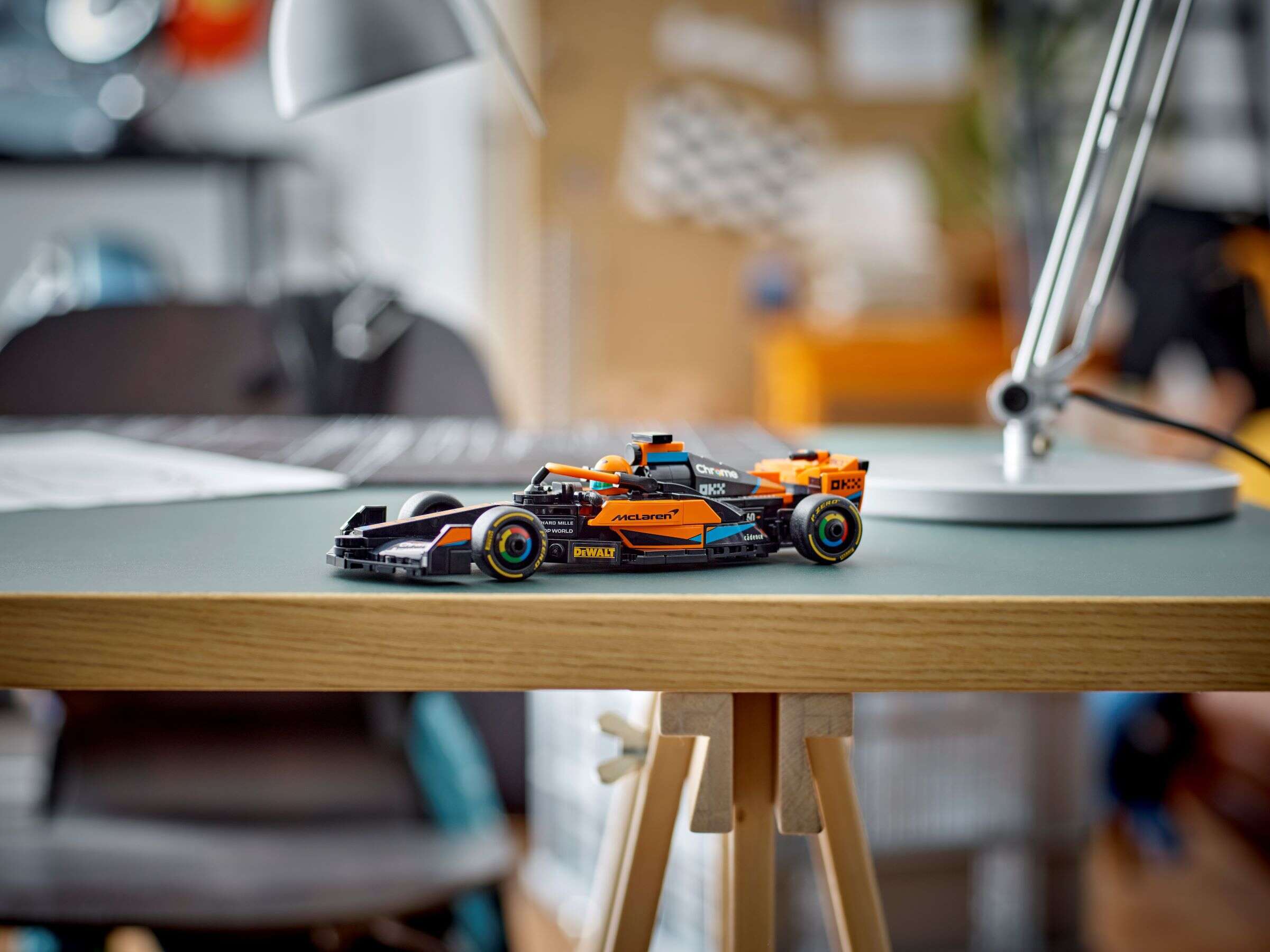 LEGO 76919 Speed Champions McLaren Formel-1 Rennwagen 2023, 1 Minifigur