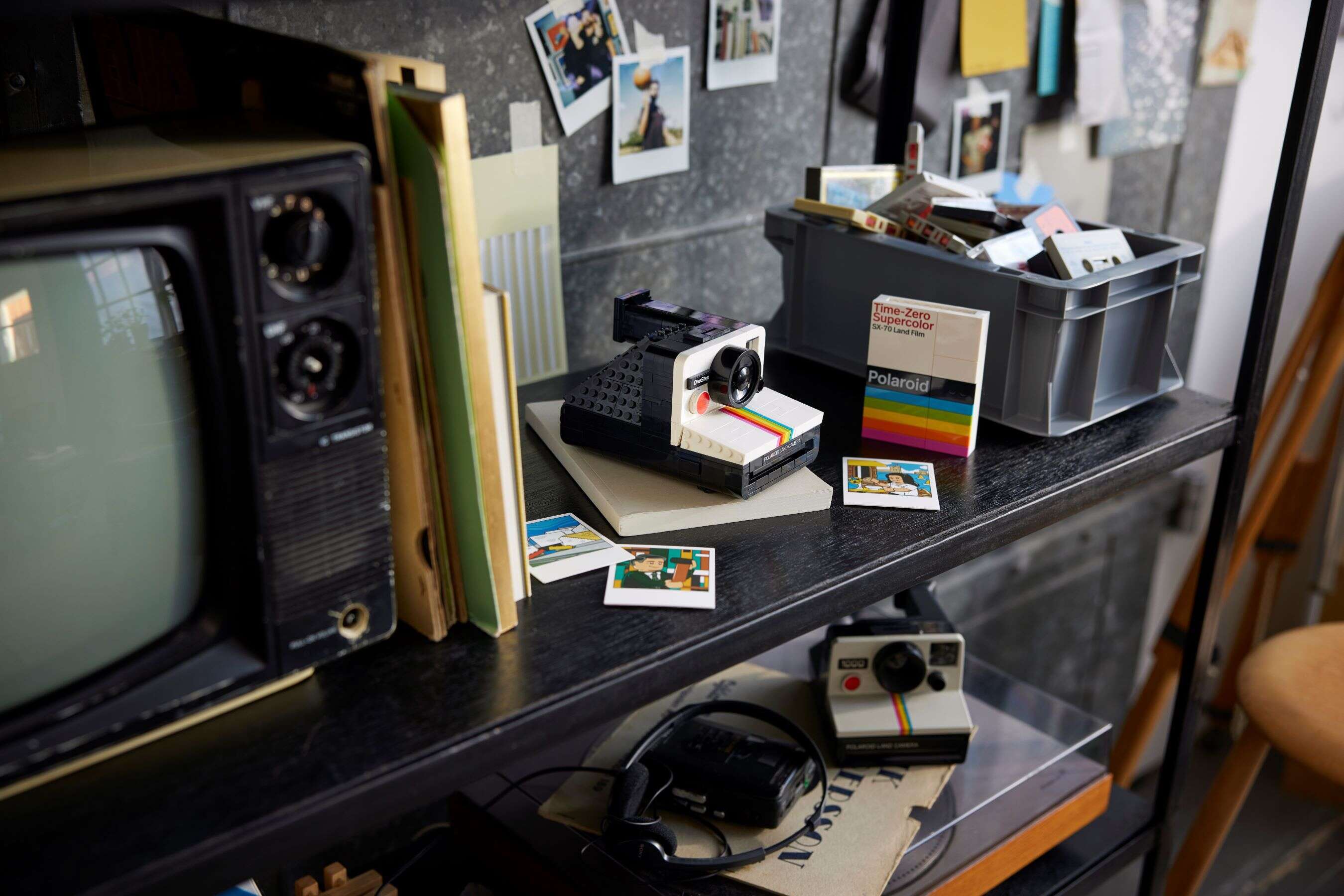 LEGO Ideas Polaroid OneStep SX-70 Sofortbildkamera, Nachbildung, 3 Fotos