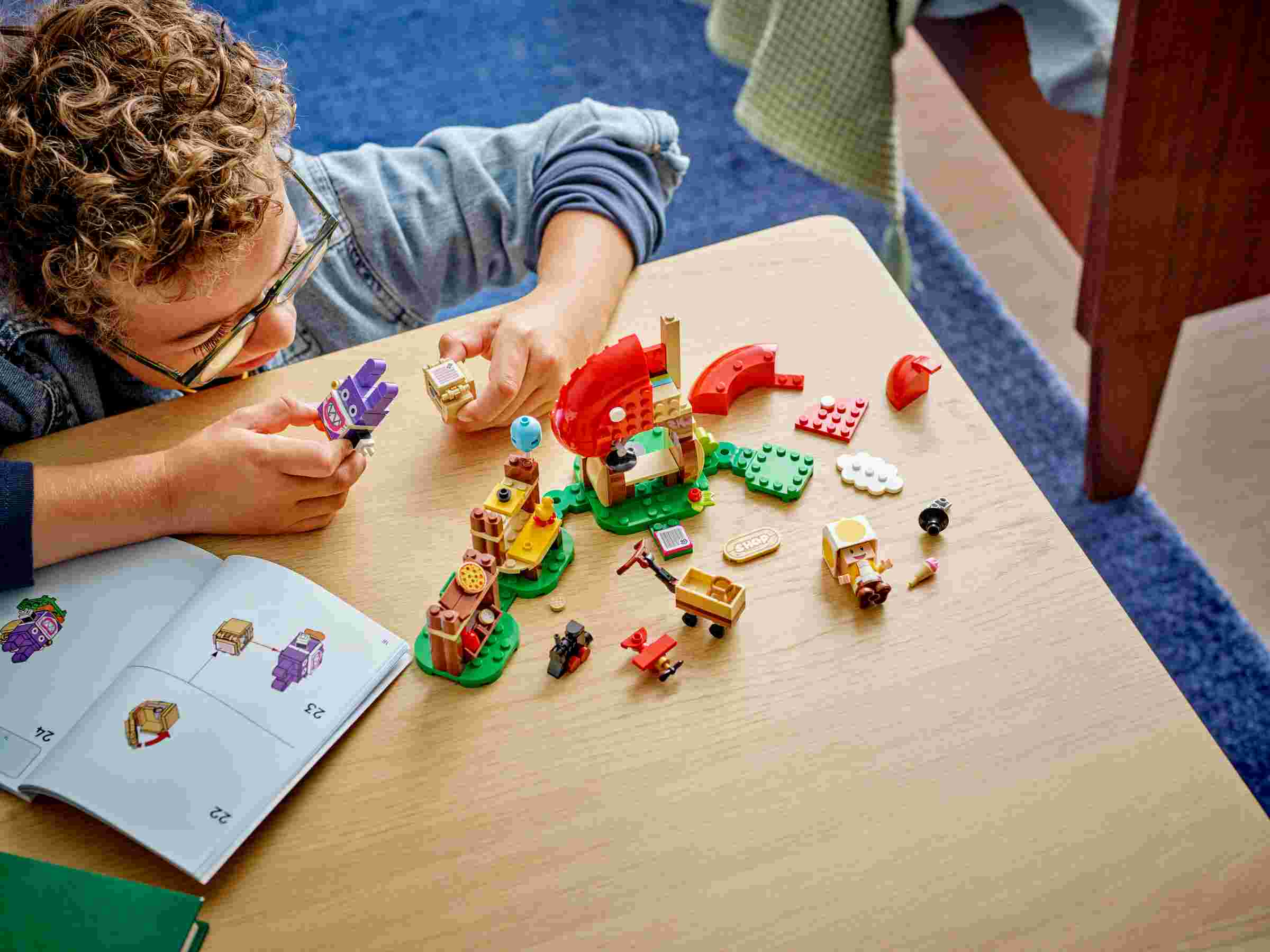 LEGO 71429 Super Mario Mopsie in Toads Laden – Erweiterungsset, gelber Toad