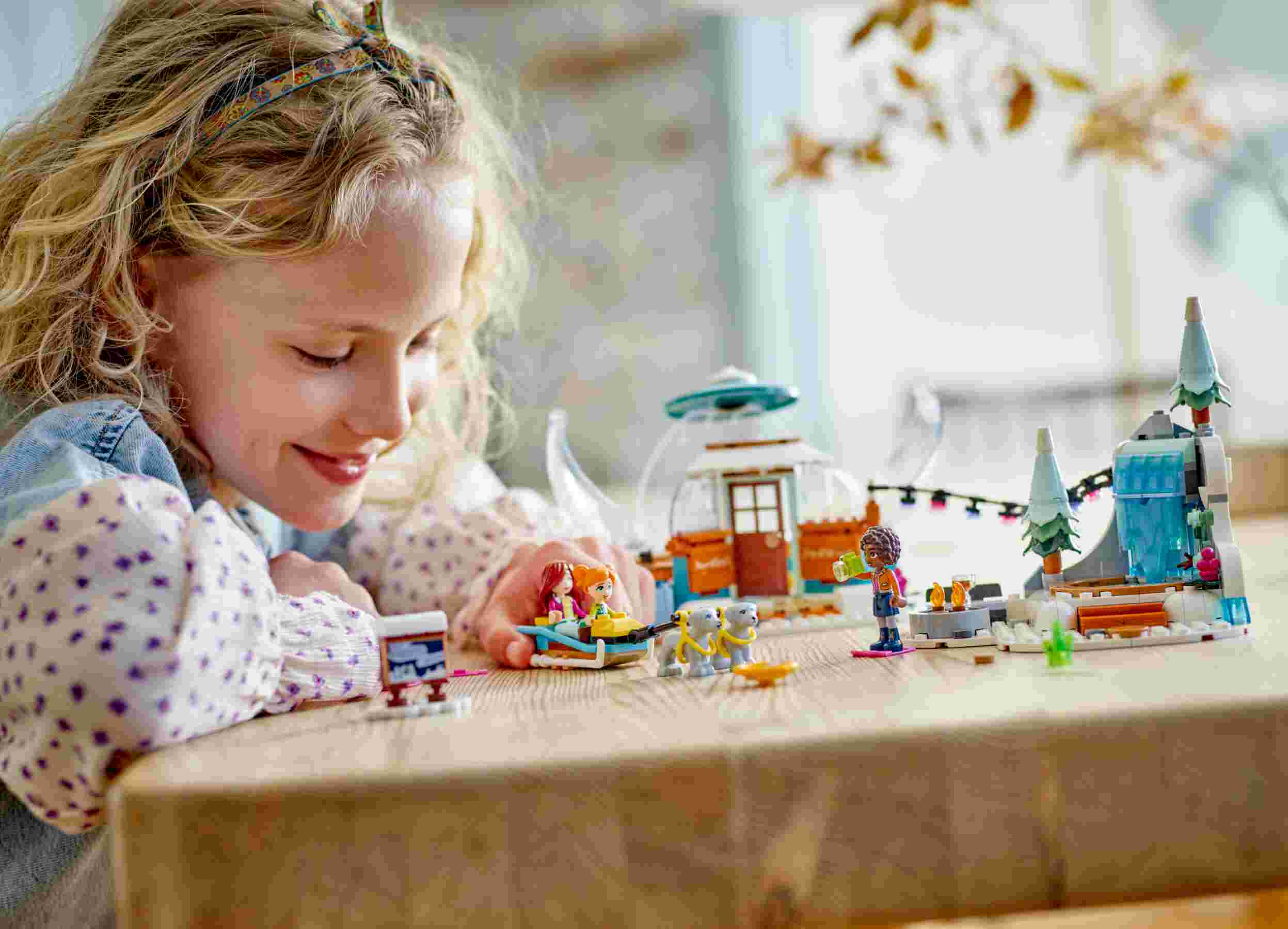 LEGO 41760 Friends Ferien im Iglu, Glamping-Iglu mit 3 Spielfiguren und Zubehör
